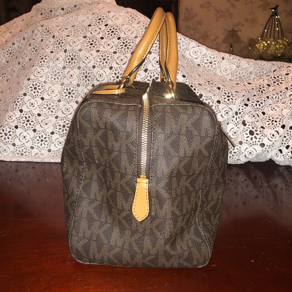 ‼️SOLD‼️ Michael Kors Handbag - Picture 2 of 13